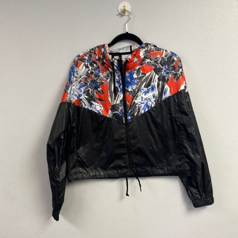 Nike Women's Sportswear Hyper Feminine Crop Windrunner Big Jacket 1X